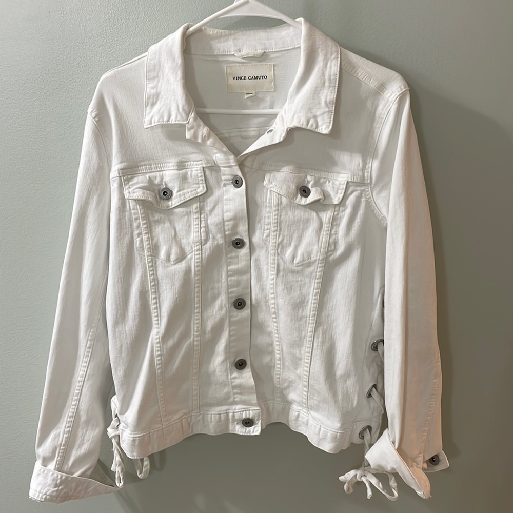 ✨Like New✨Vince Camuto white jean jacket 🧥